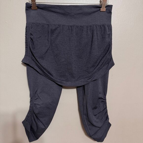Athleta Got Legs 2 in 1 Gray Skirt Capri size medium - Picture 2 of 7